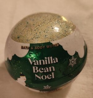 Bath & Body Works Vanilla Bean Noel Green & Gold Bath Bomb